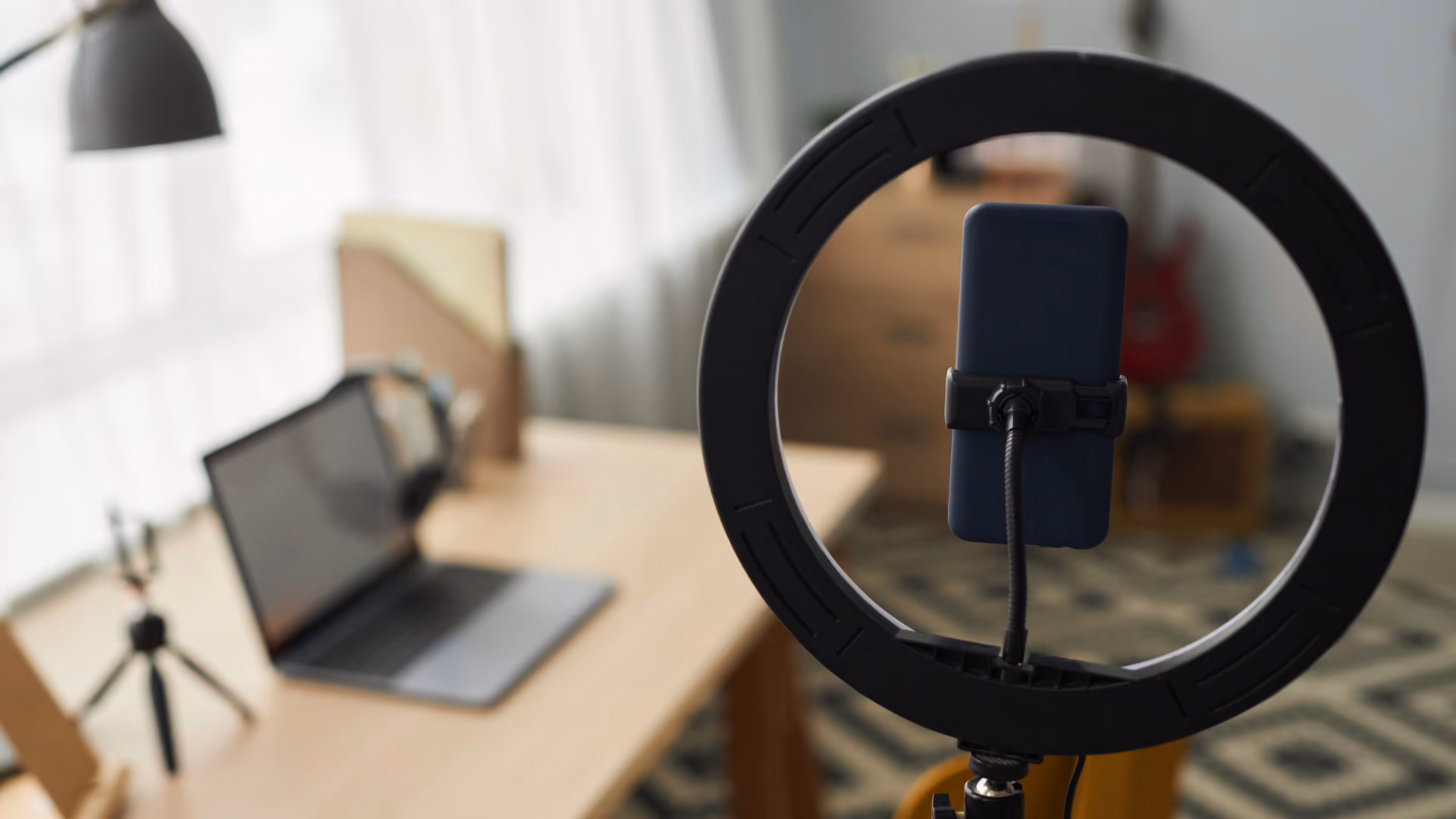 blue2purple - Ring light with a phone mounted in front of a laptop on a desk