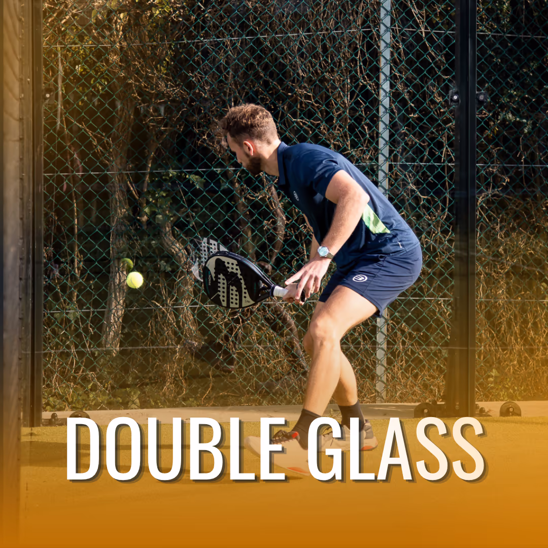 Padel double glass technique