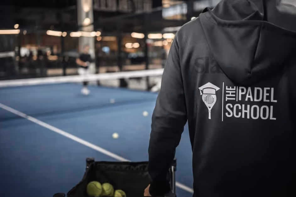 Where to hit a padel return