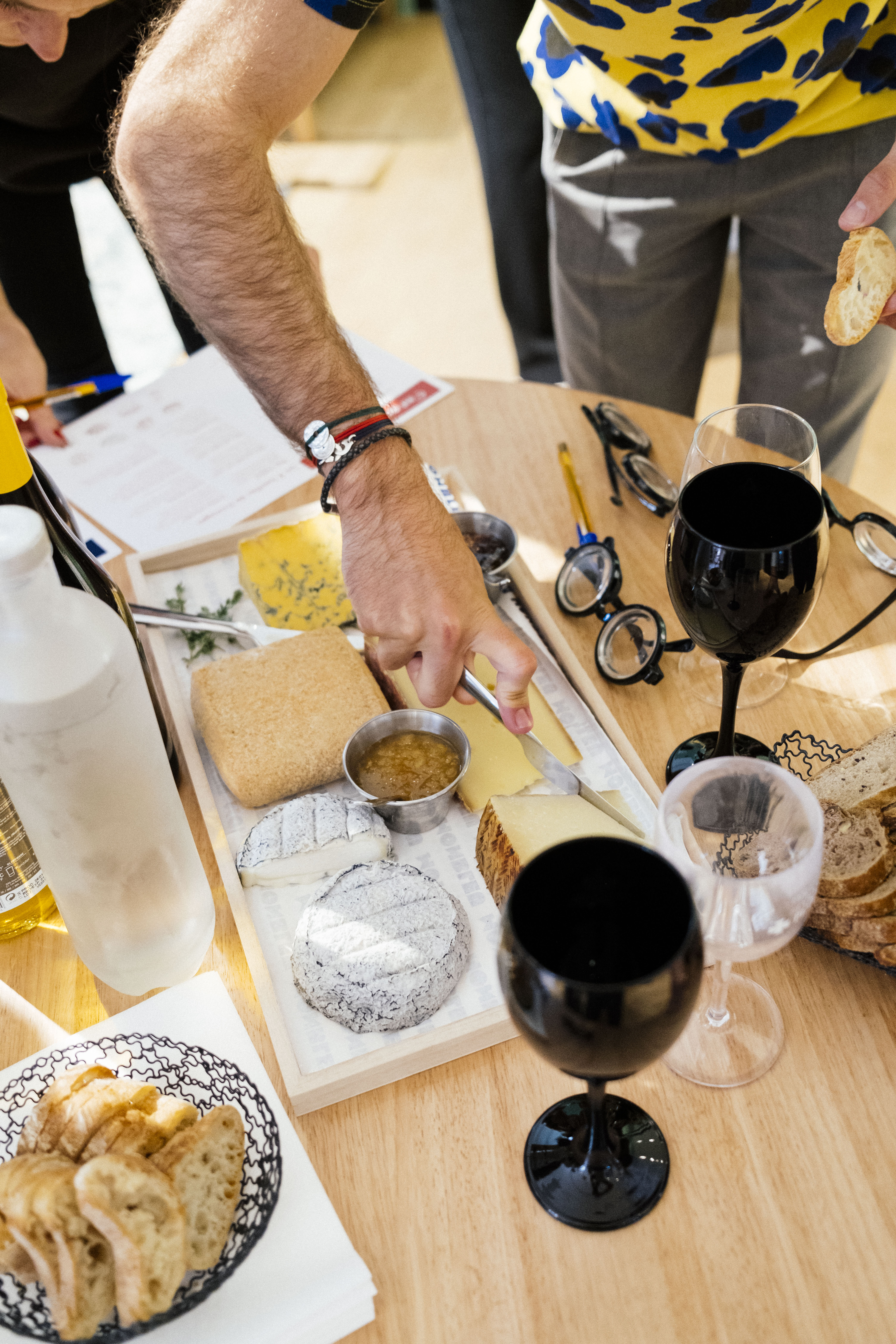 Atelier de dégustation fromage et vin en équipe