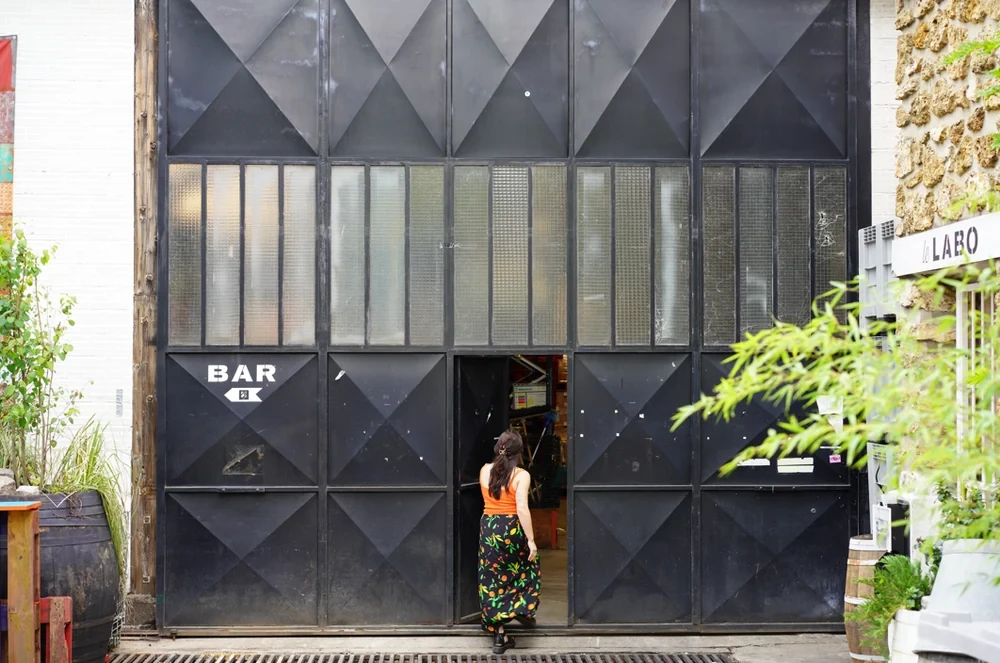 Façade d'une fromagerie artisanale, symbole du savoir-faire des producteurs partenaires