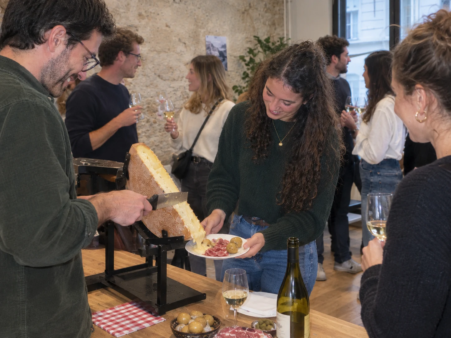 Plateau de fromages à raclette prêt à être livré