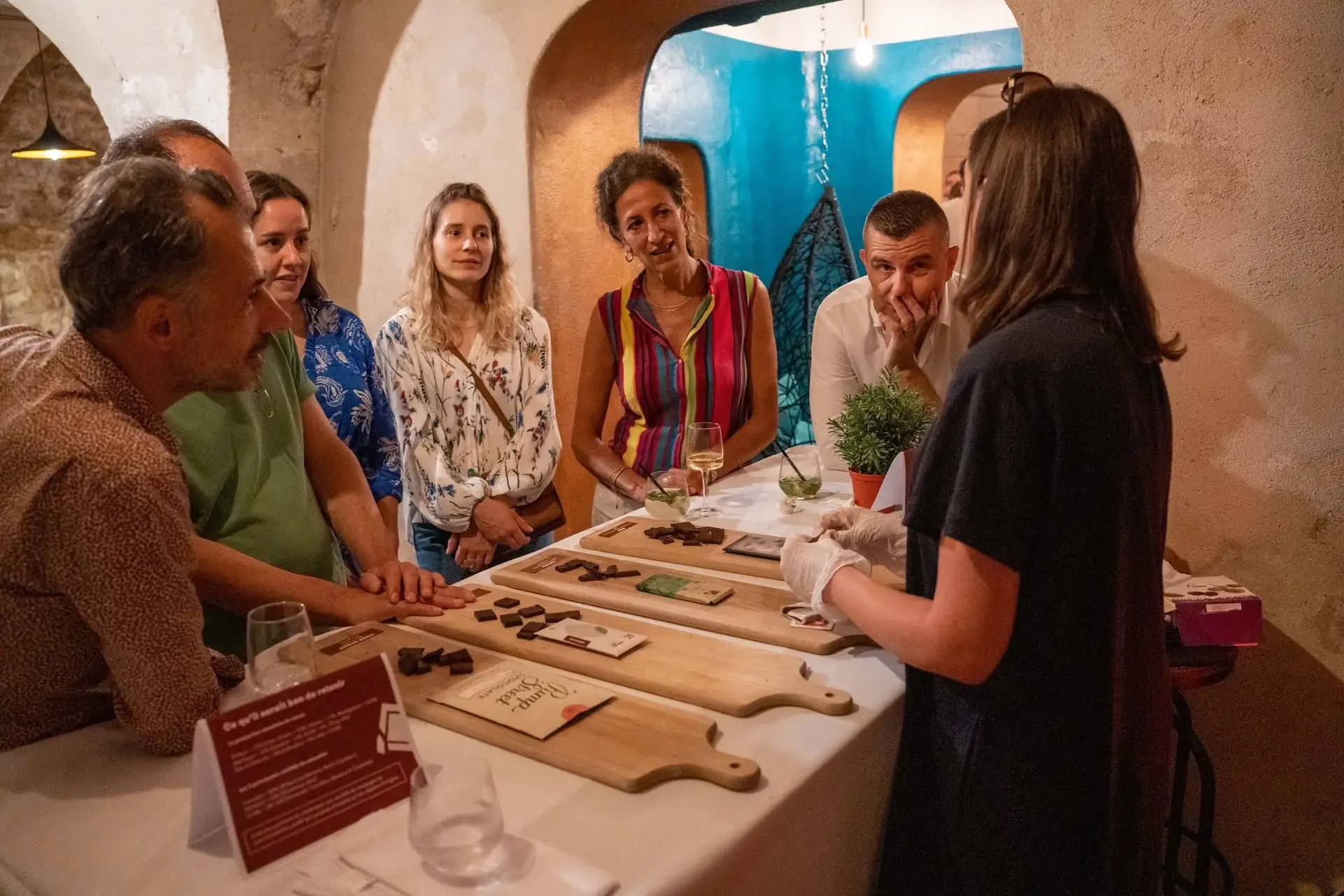 Appareils de Raclette Party installés sur table