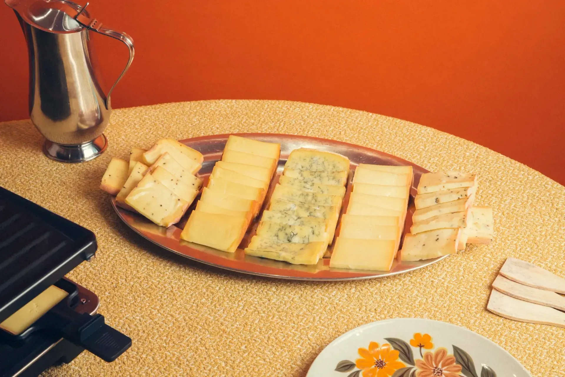 Plateau de fromages à raclette prêt à être livré
