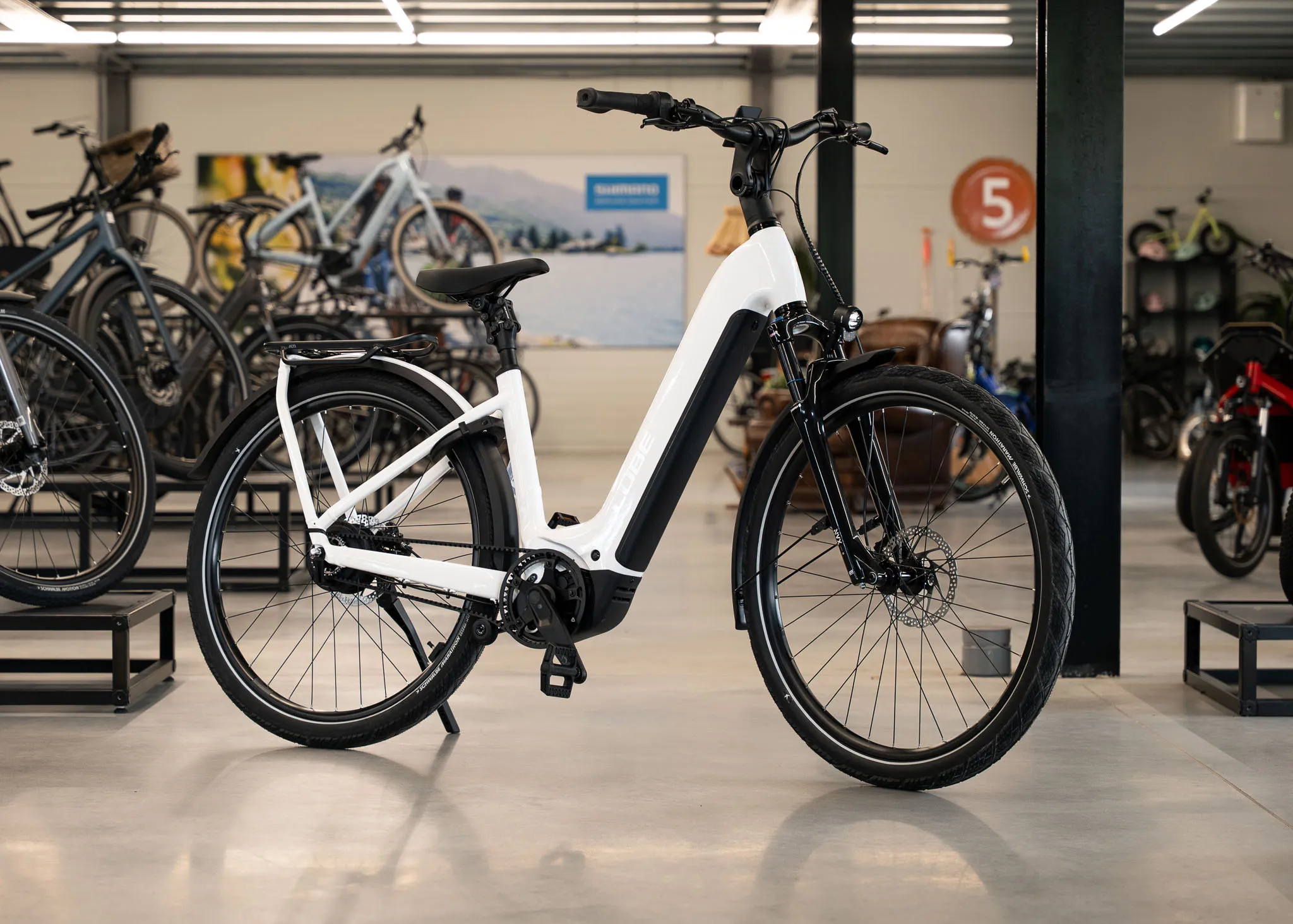 Foto stadsfiets in de showroom