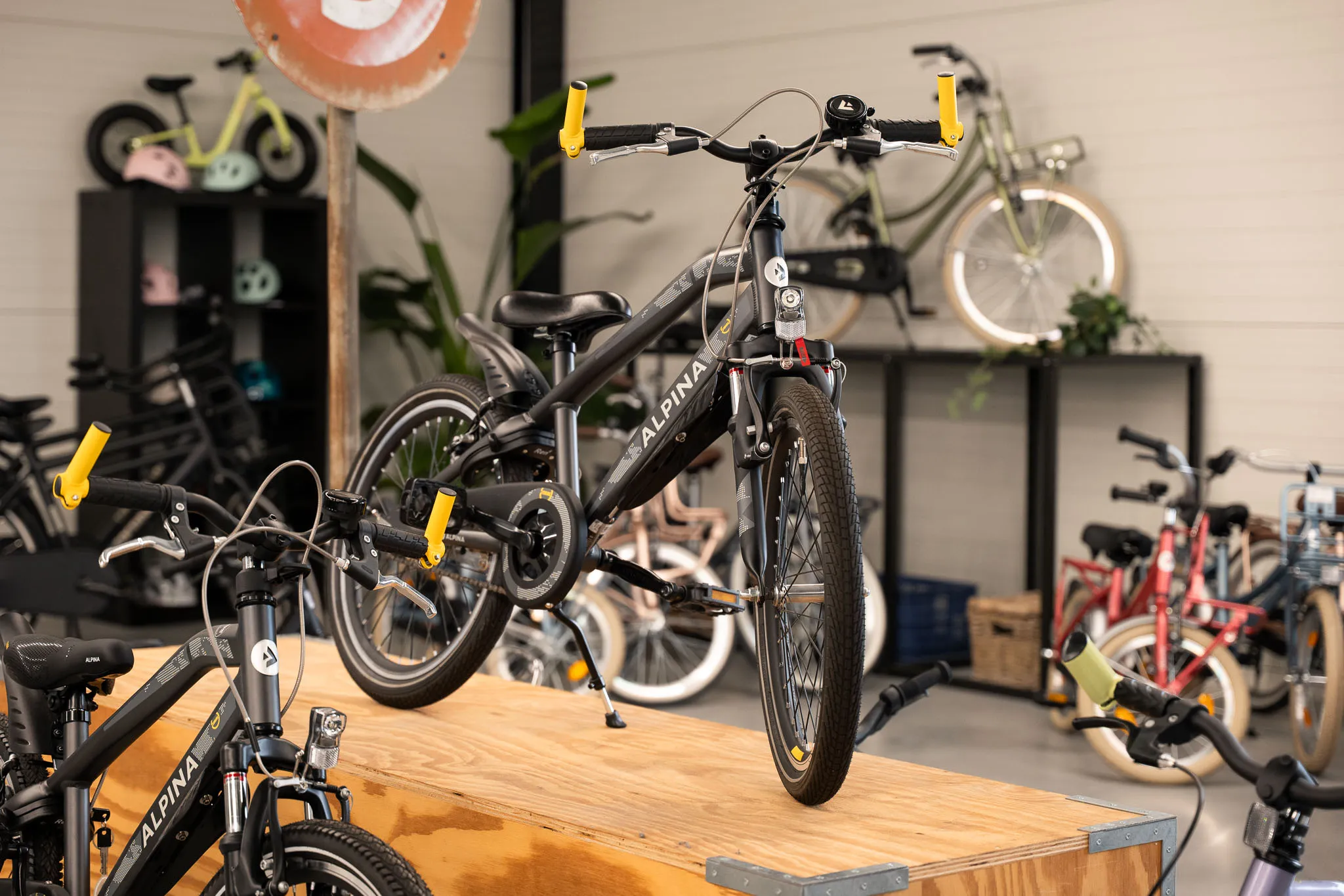 Foto stadsfiets in de showroom