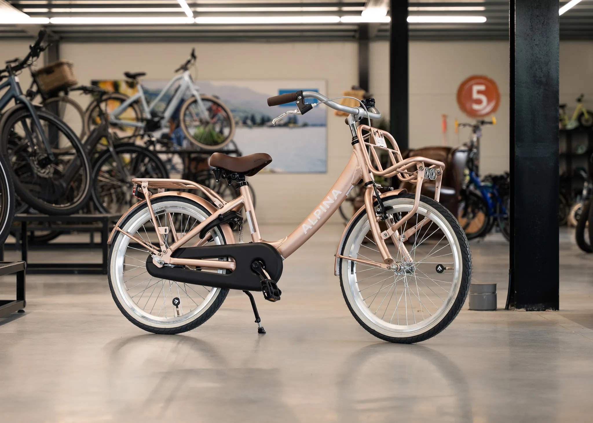 Foto stadsfiets in de showroom