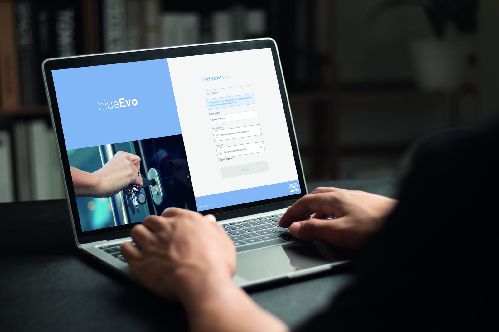 Verwaltungssoftware des Zutrittssystems Winkhaus blueEvo auf einem Notebook