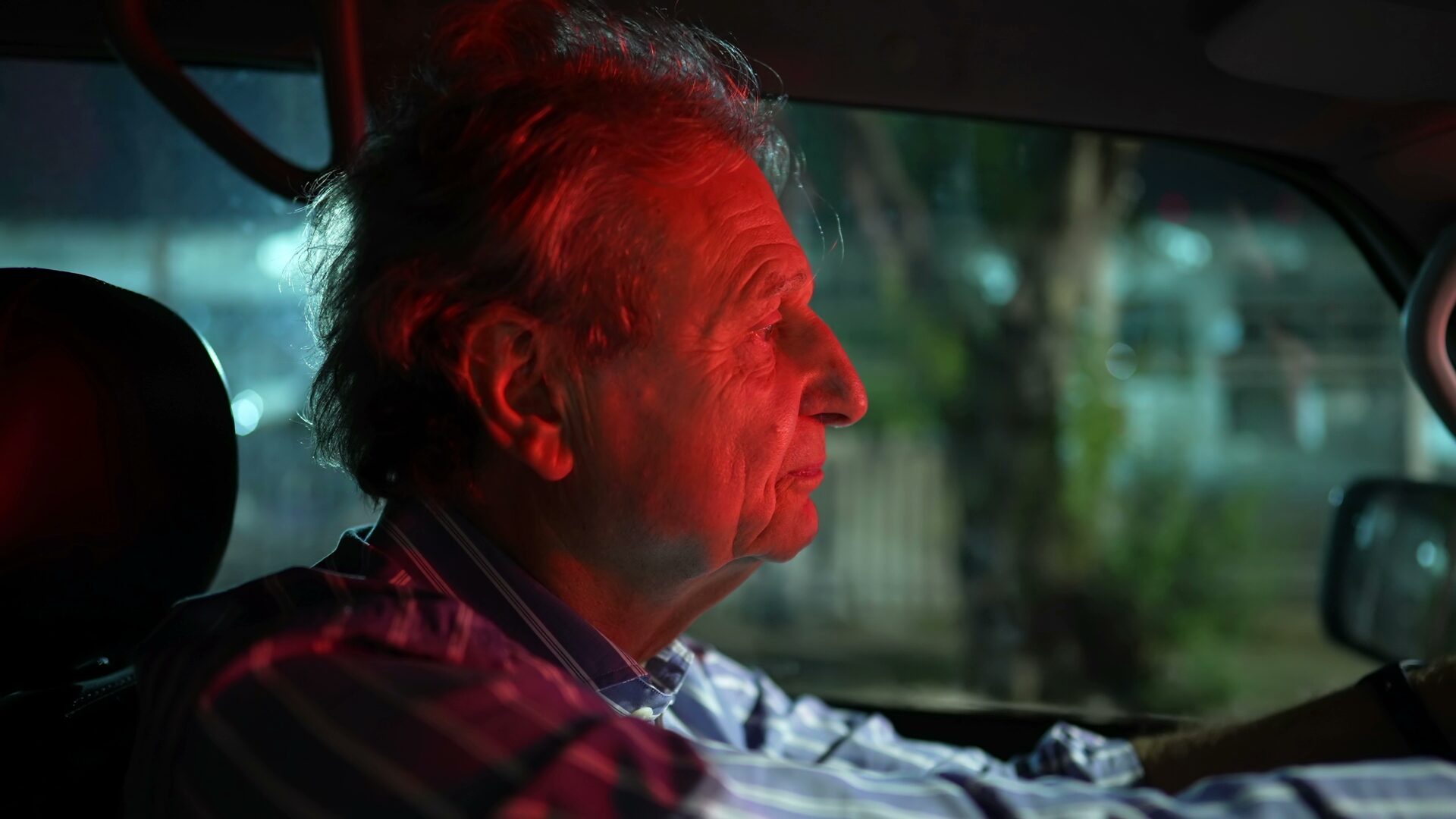 Early Cataract Symptoms: Glare, Halos, Color Change, and Night Driving