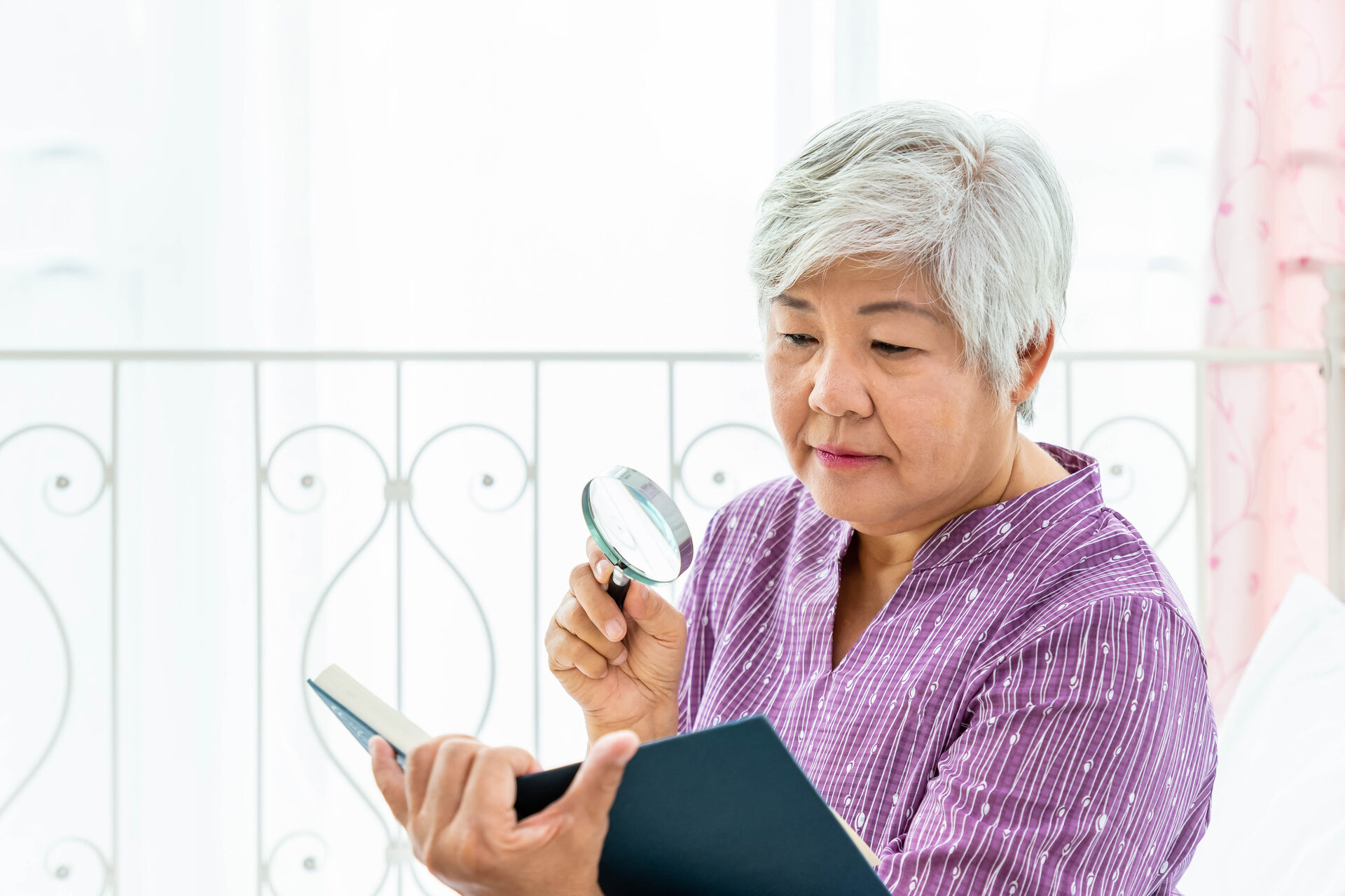 Adapting to Central-Vision Loss: Daily Strategies for People With AMD