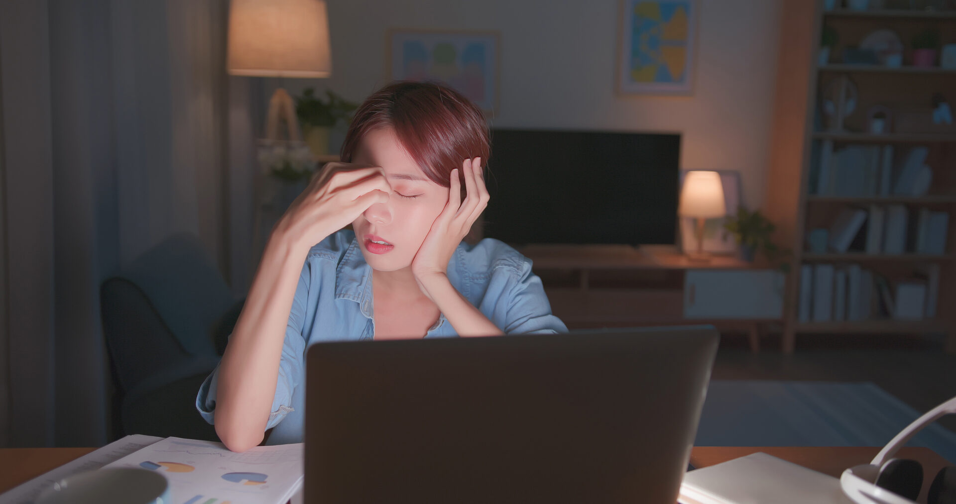Why Eyes Become Dry: Screens, Medicines, Environment, and Health Conditions