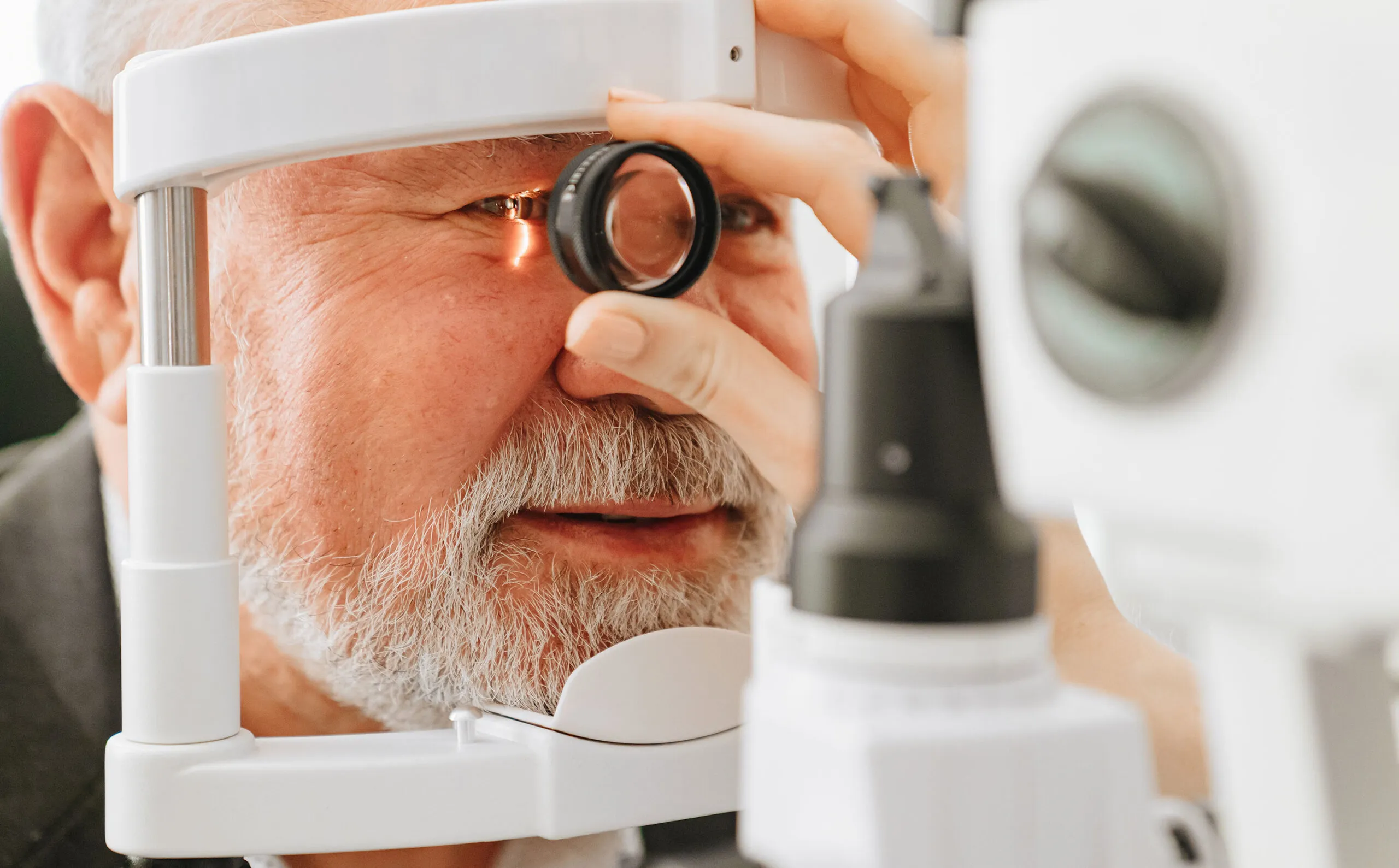 Corneal Ulcer Healing: Signs of Improvement and Signs of Trouble
