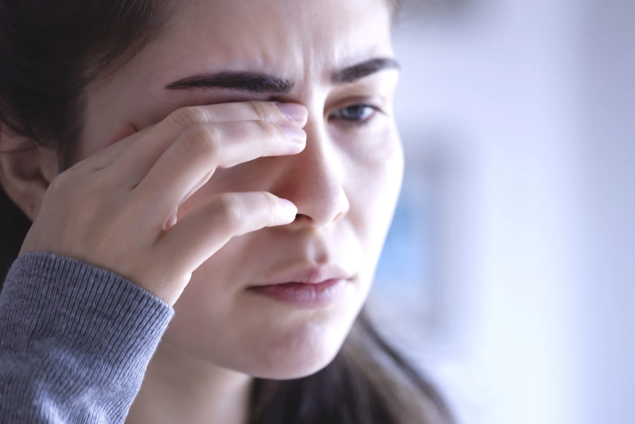 Pressure Behind the Eyes: Causes, Red Flags and When It Is Glaucoma