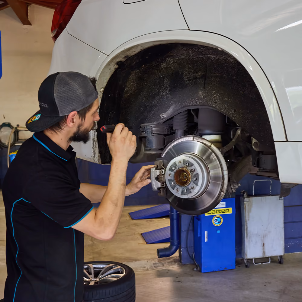 Tyre inspection and puncture repair