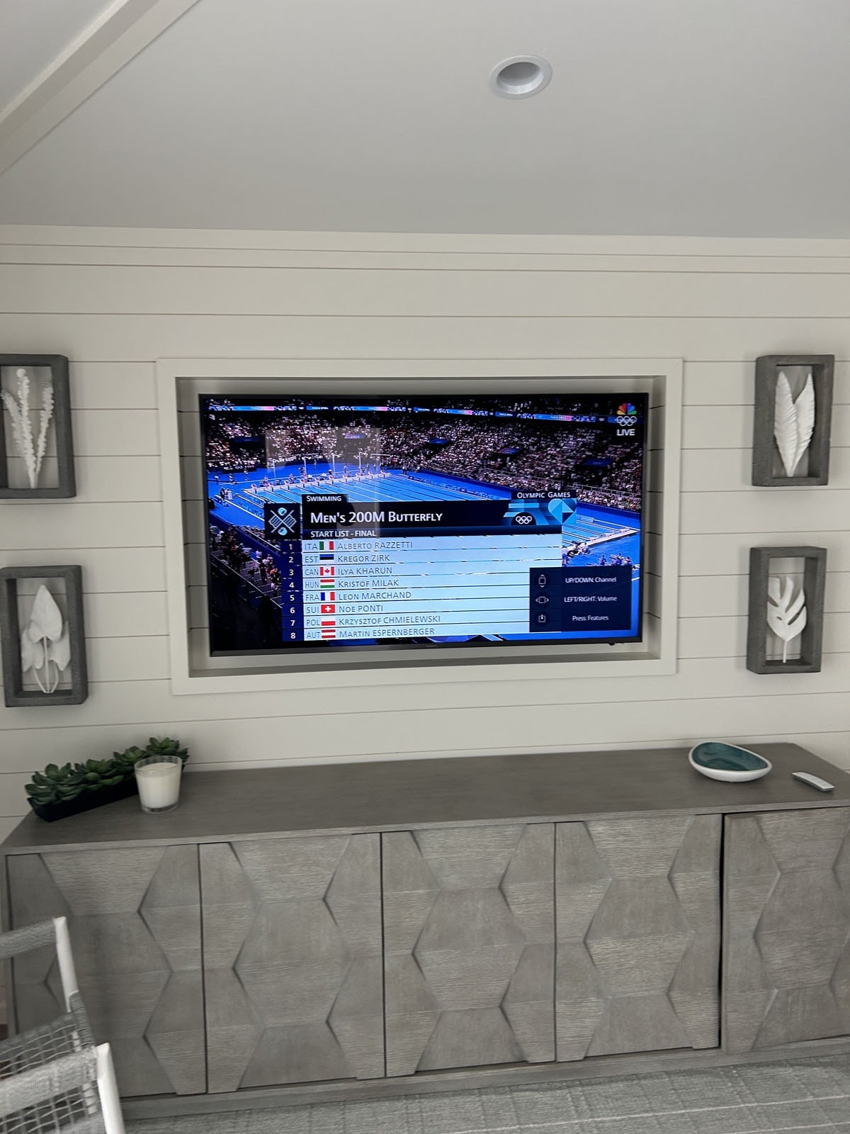 Sports viewing wall with multiple displays