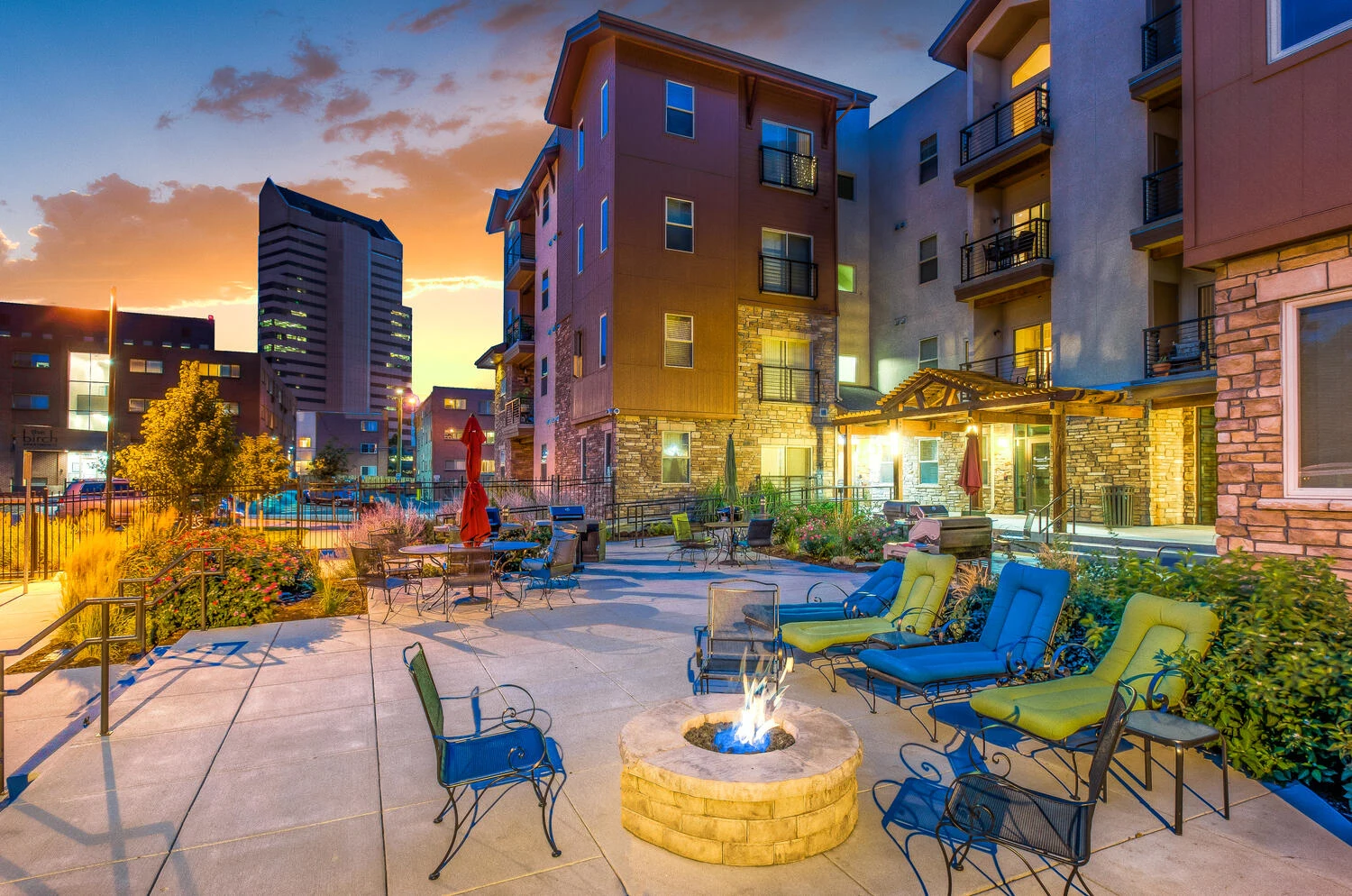 Outdoor fire pit