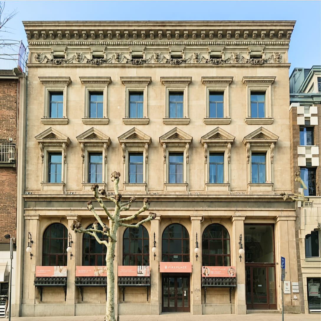 Historische Fassade des heutigen Fireplace Aachen