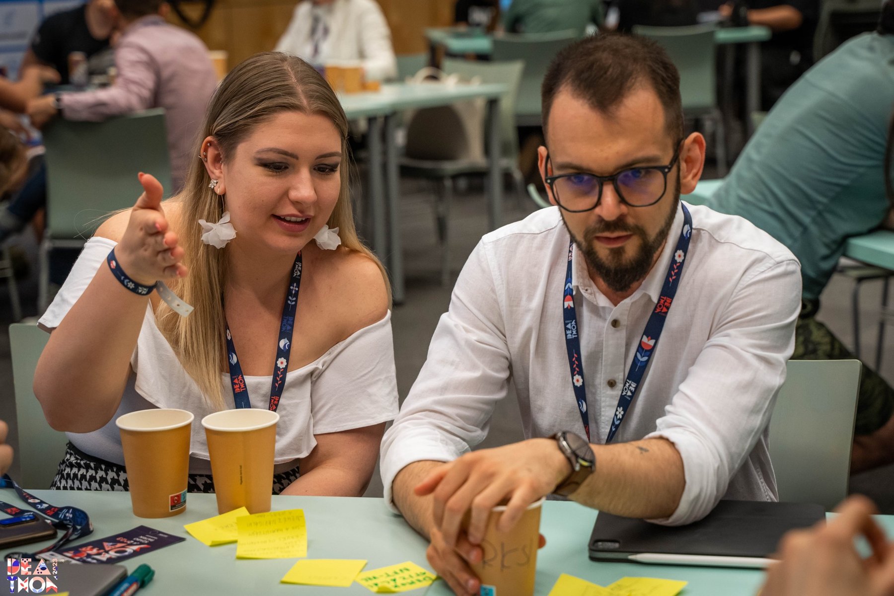 Two InnoMaker Partners team members working through ideas on sticky notes at an ideathon
