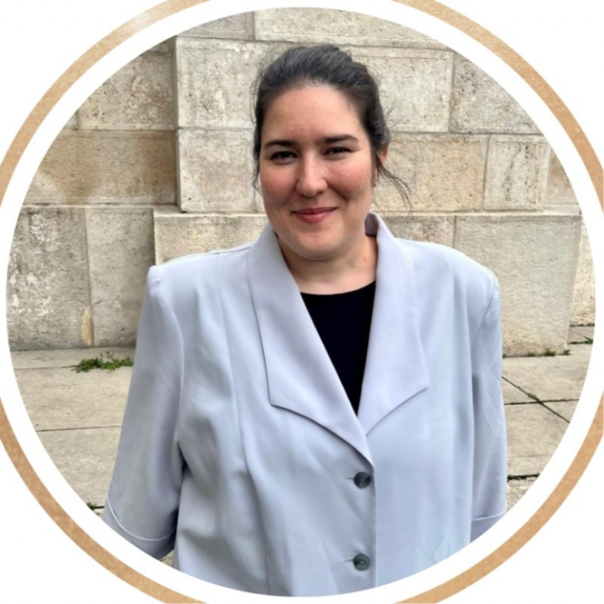 Portrait of Veronika Kónya, Founder and CEO of PlanetsToGo