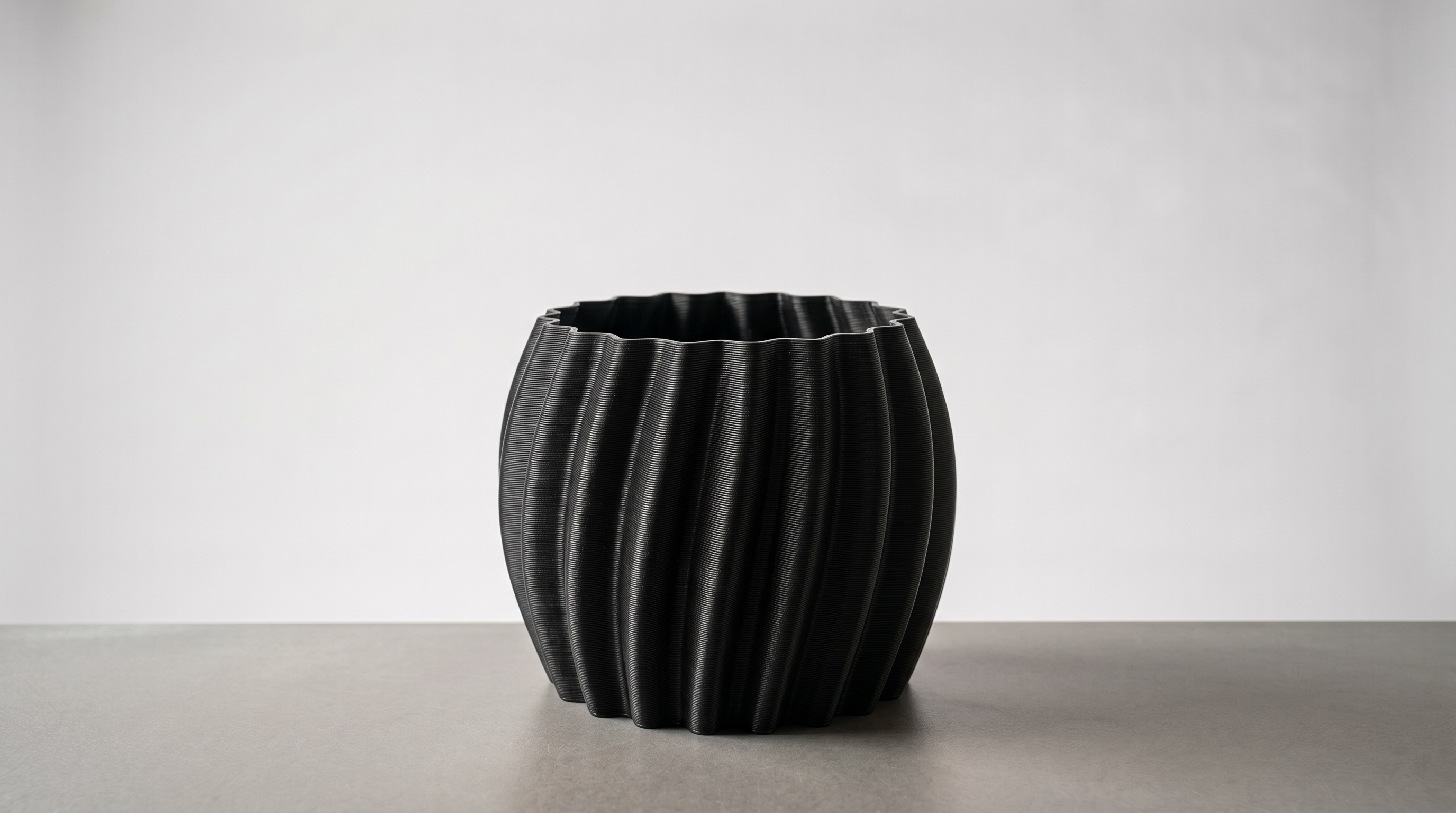 Pflanzgefäß RUTA aus recyceltem Kunststoff im 3D-Druck