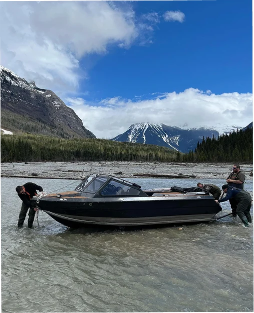 Ali-Craft Boats happy customers with ranger boat on lake