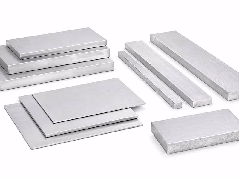 Aluminum plate inventory supported by precision sawing services, close-tolerance processing, and production-ready material preparation.