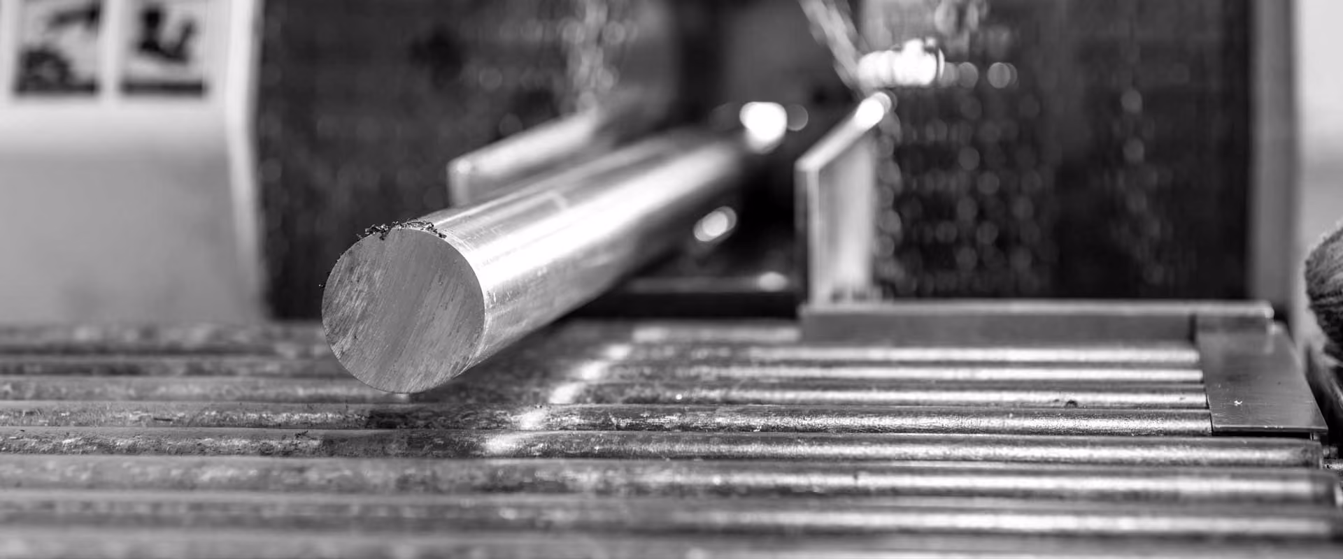 Precision bar sawing at Wallace Metals