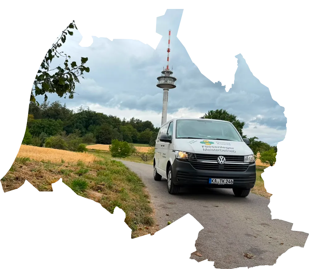 Transporter des Betriebes Konrad Fliesenleger Meisterbetrieb in Karlsruhe auf einem Feld