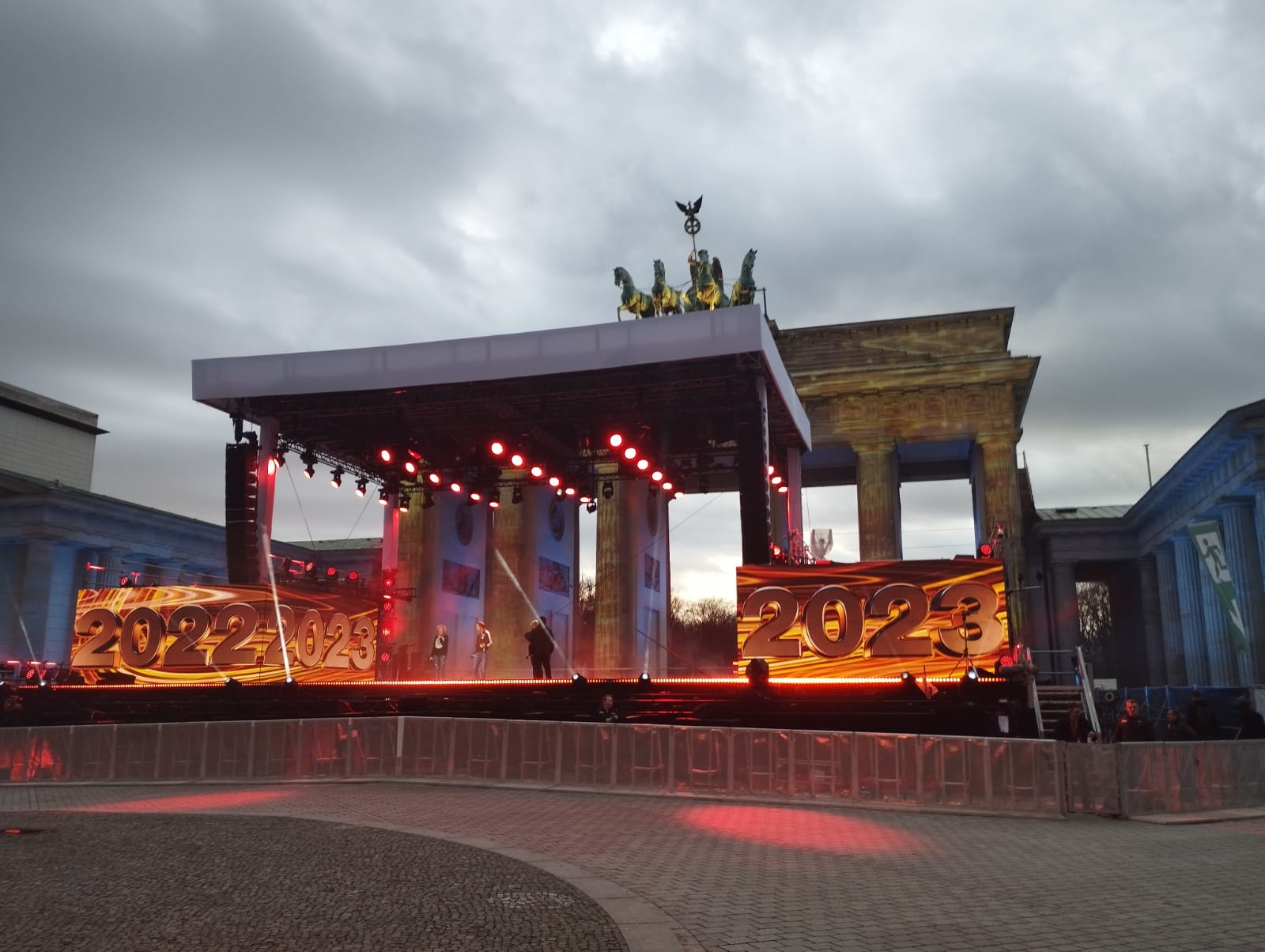 Bühnenbereich einer Großveranstaltung in Berlin, gesichert durch die Teuto Sicherheit
