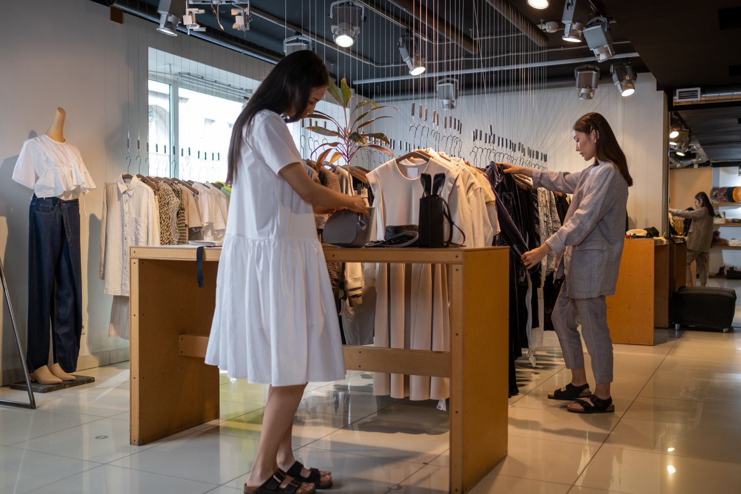 Teen Fashion Chain Declares Bankruptcy For the Third Time, Closing Hundreds of Stores