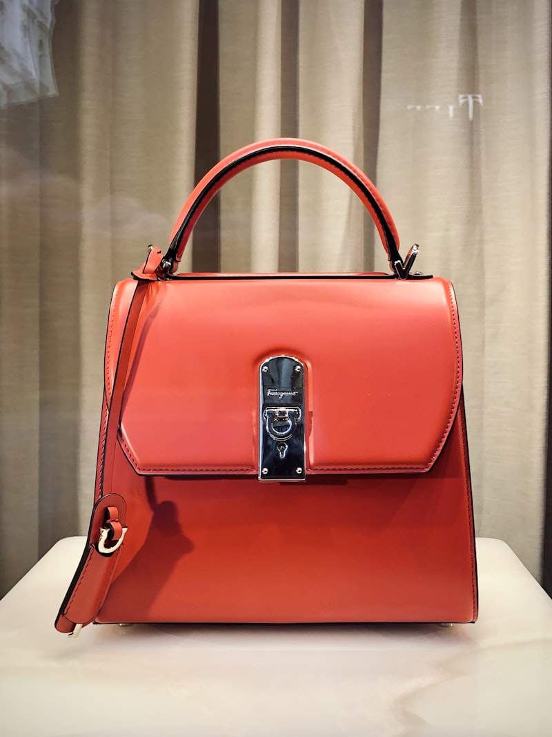 Handbags & Wallets