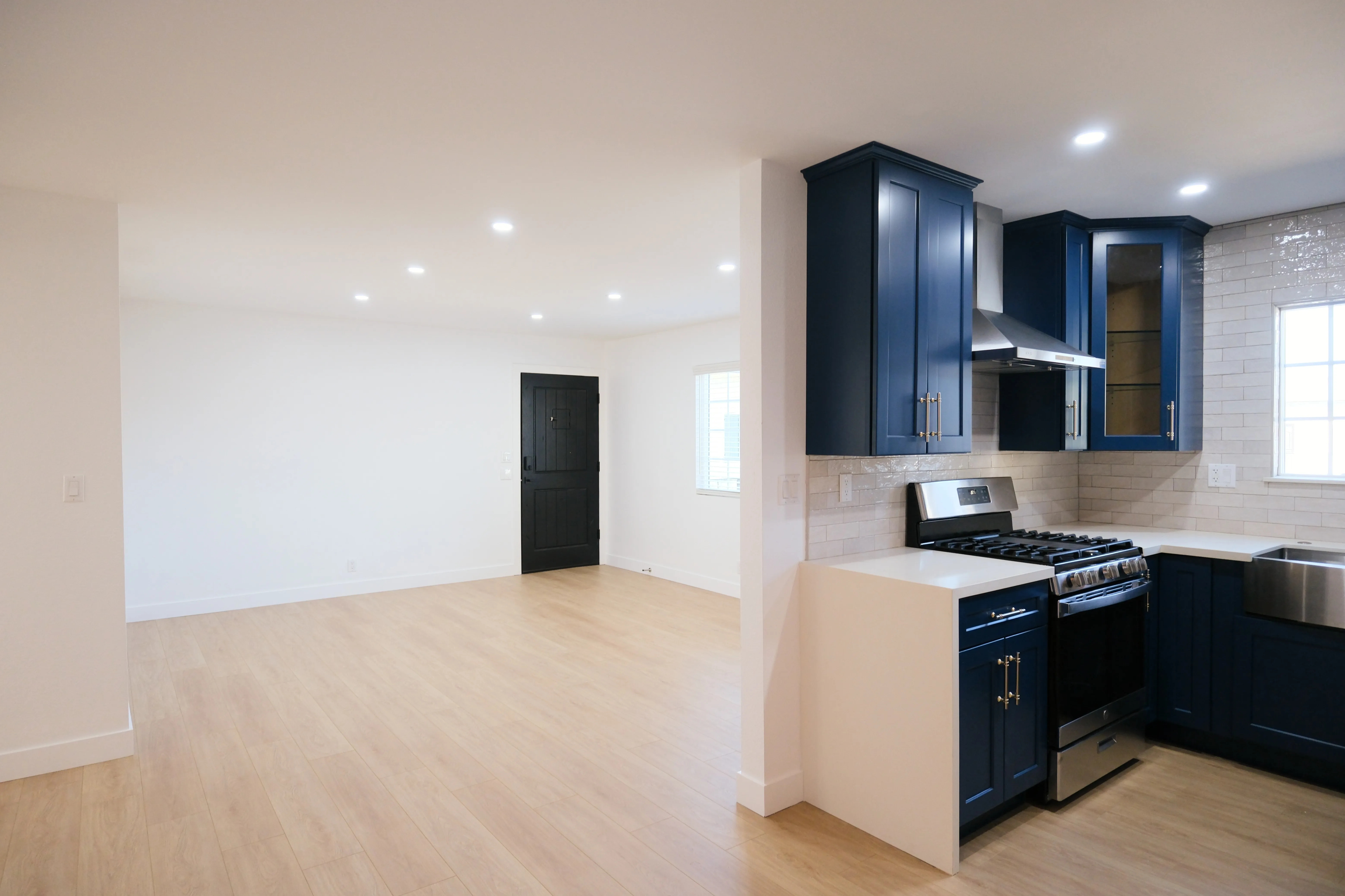 124 S Marengo Ave. #03