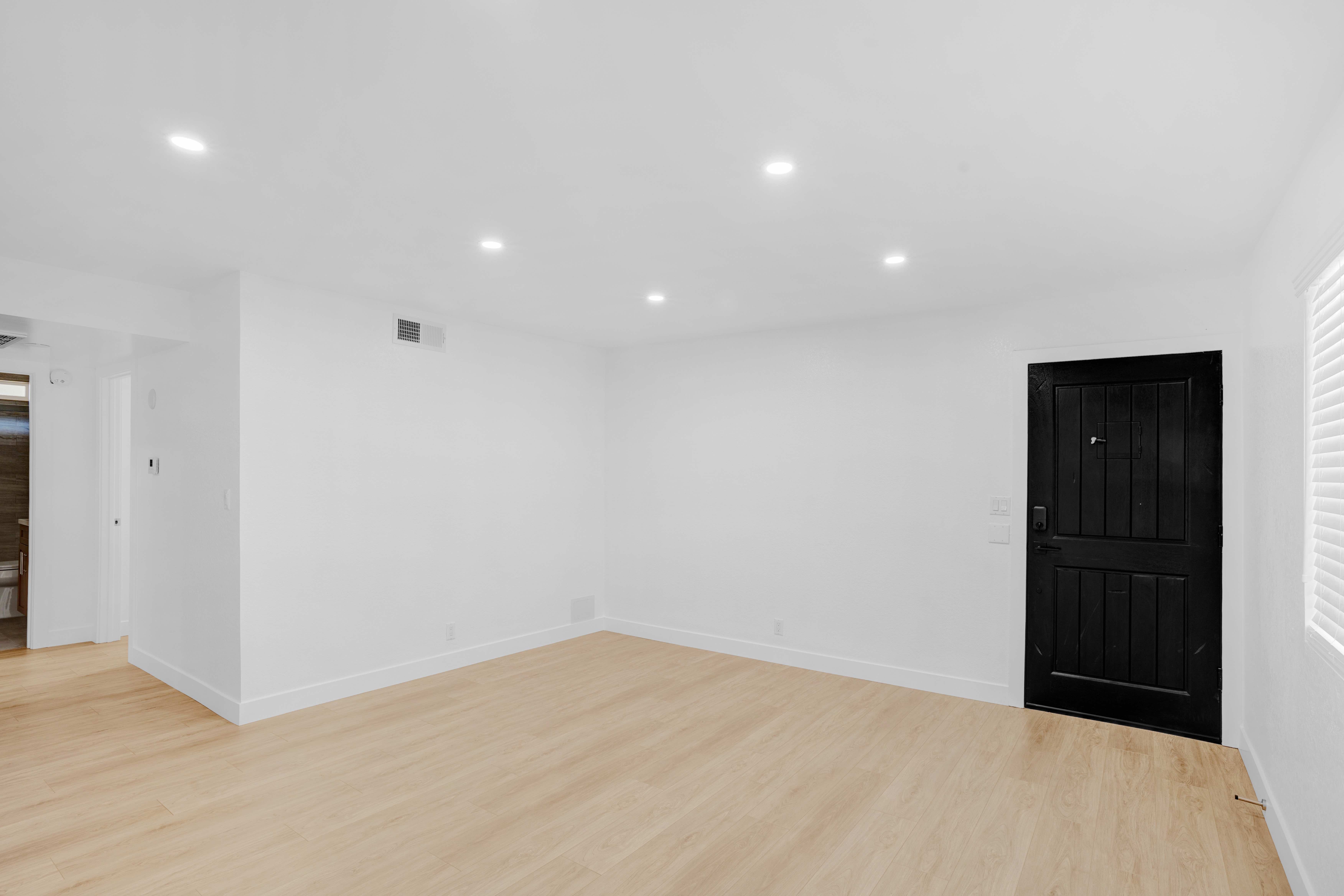 124 S Marengo Ave. #03
