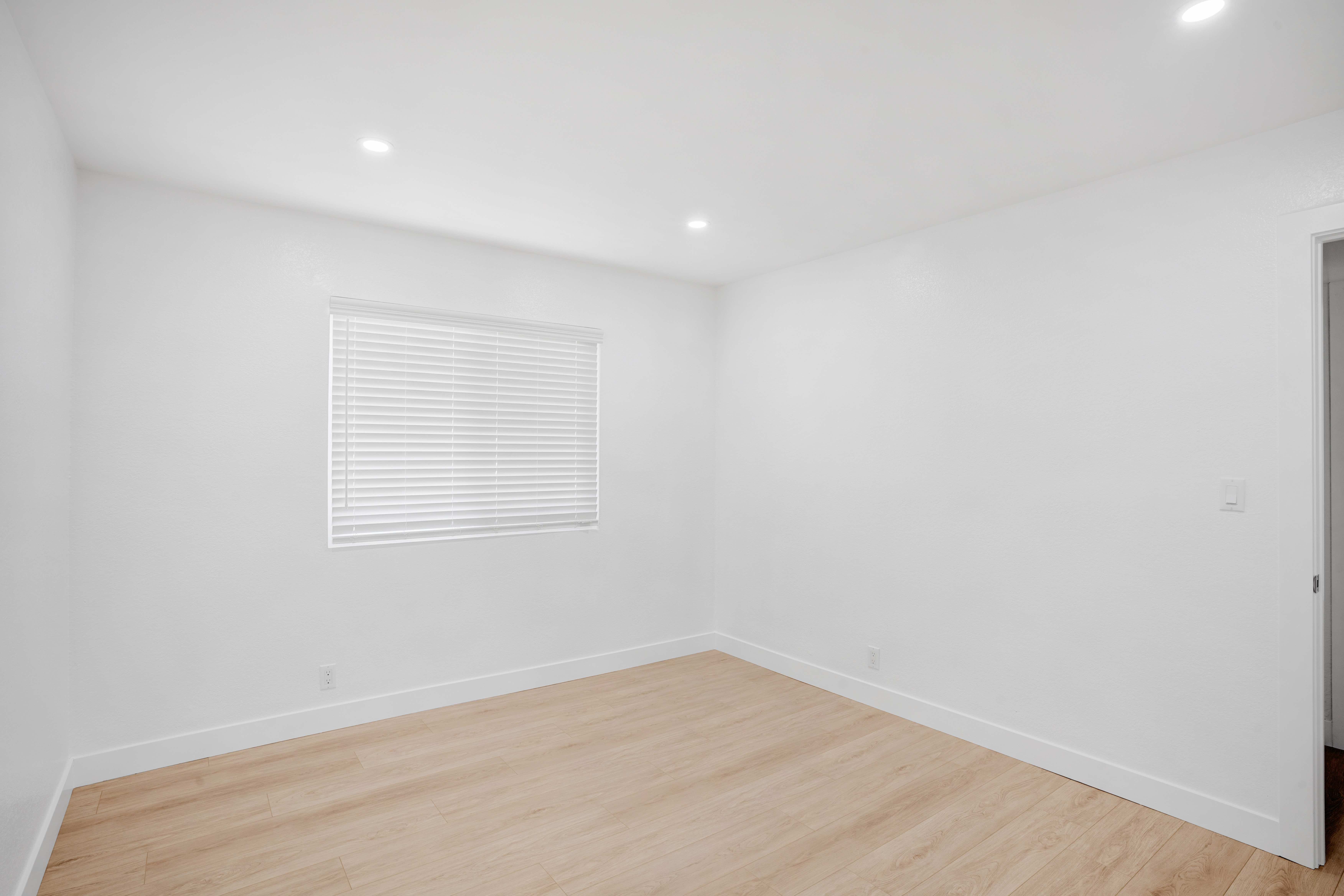 124 S Marengo Ave. #03