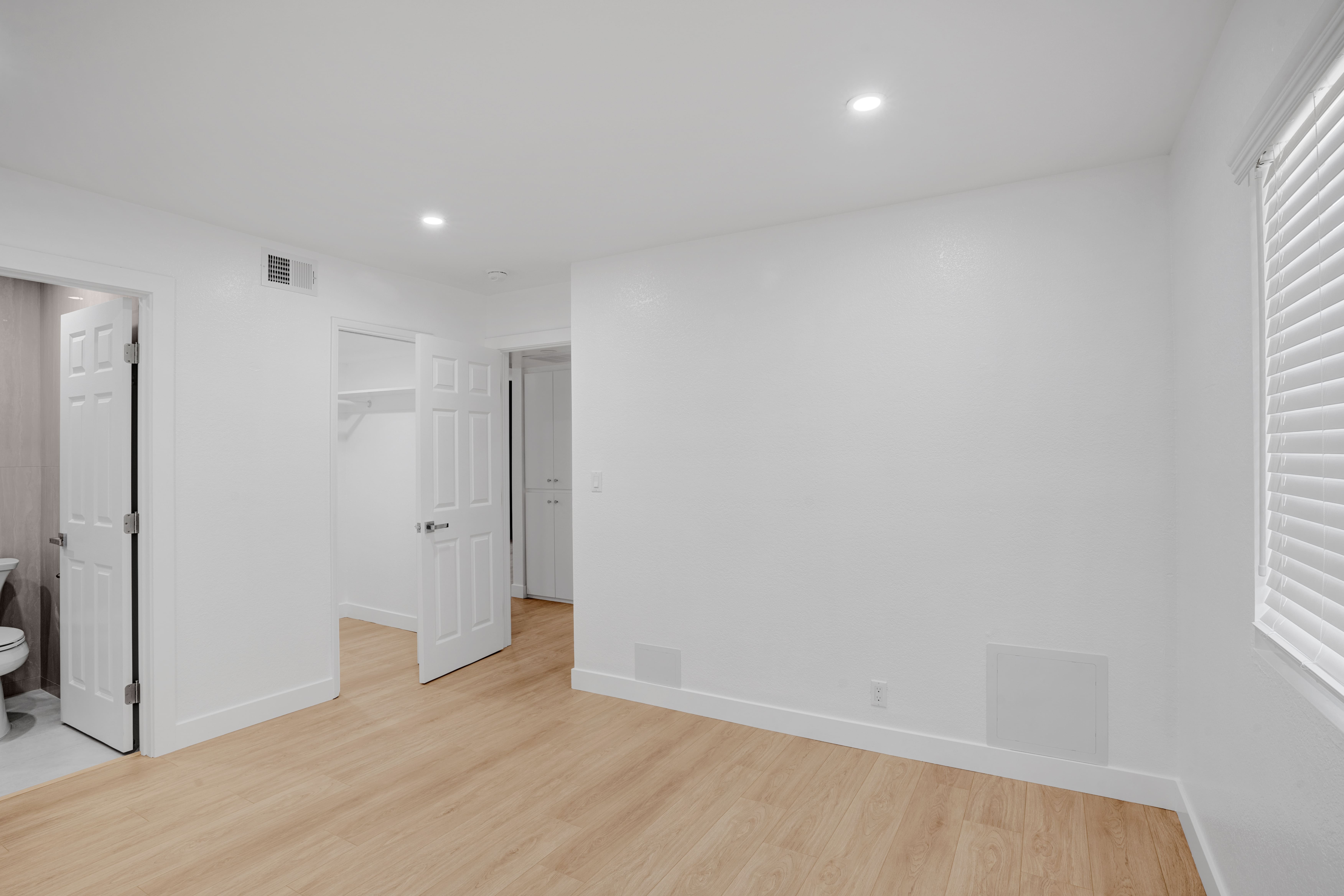 124 S Marengo Ave. #03