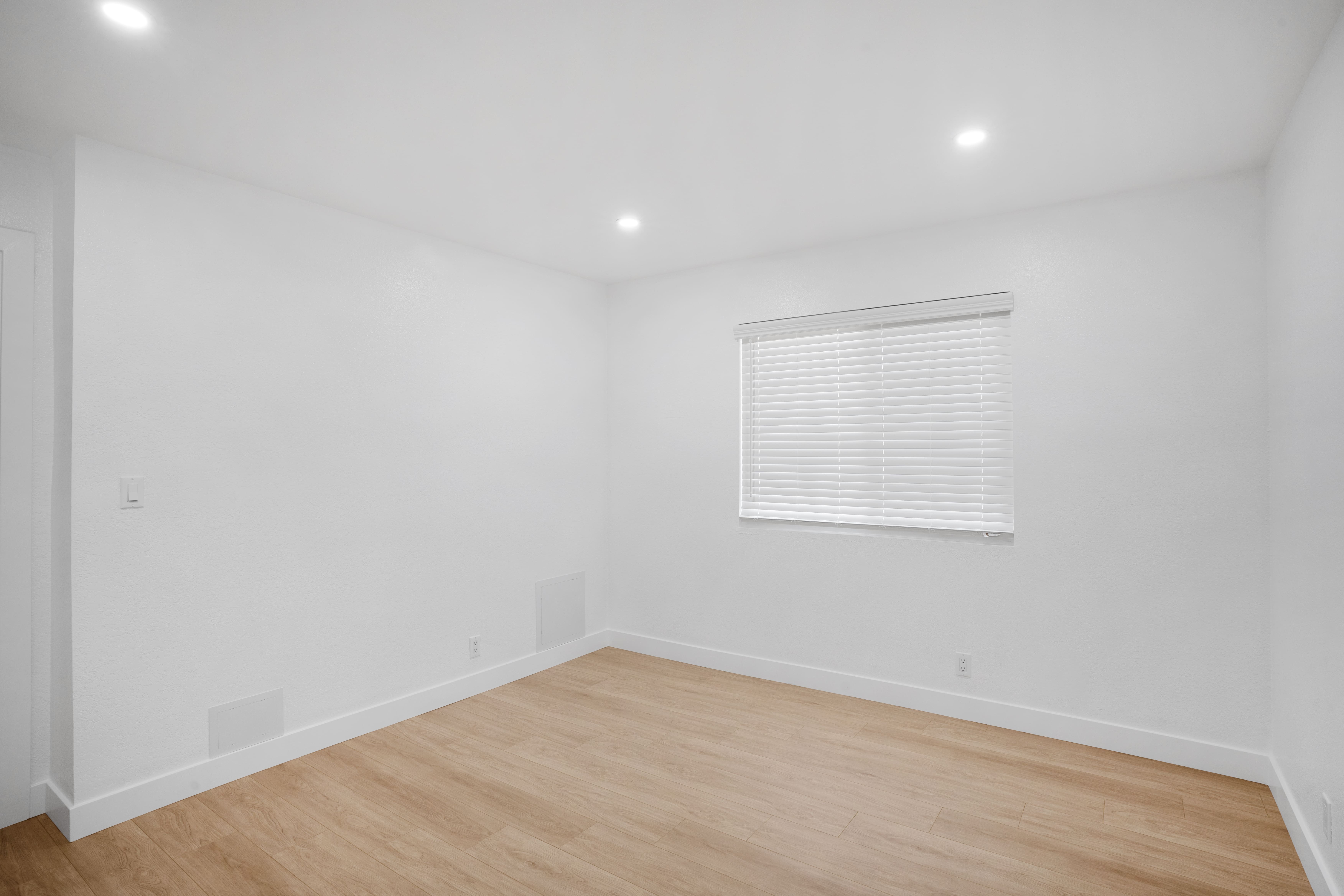 124 S Marengo Ave. #03