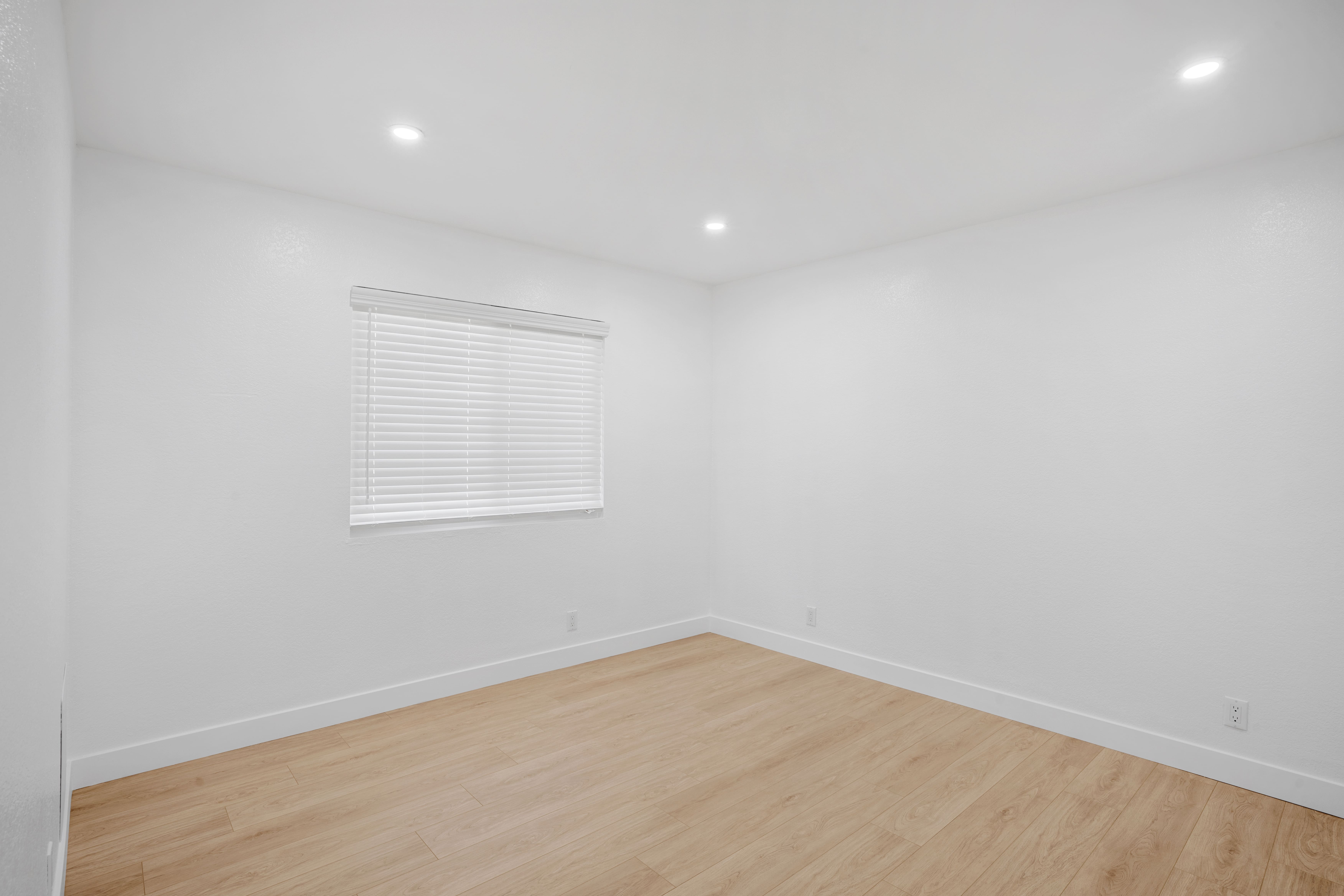 124 S Marengo Ave. #03
