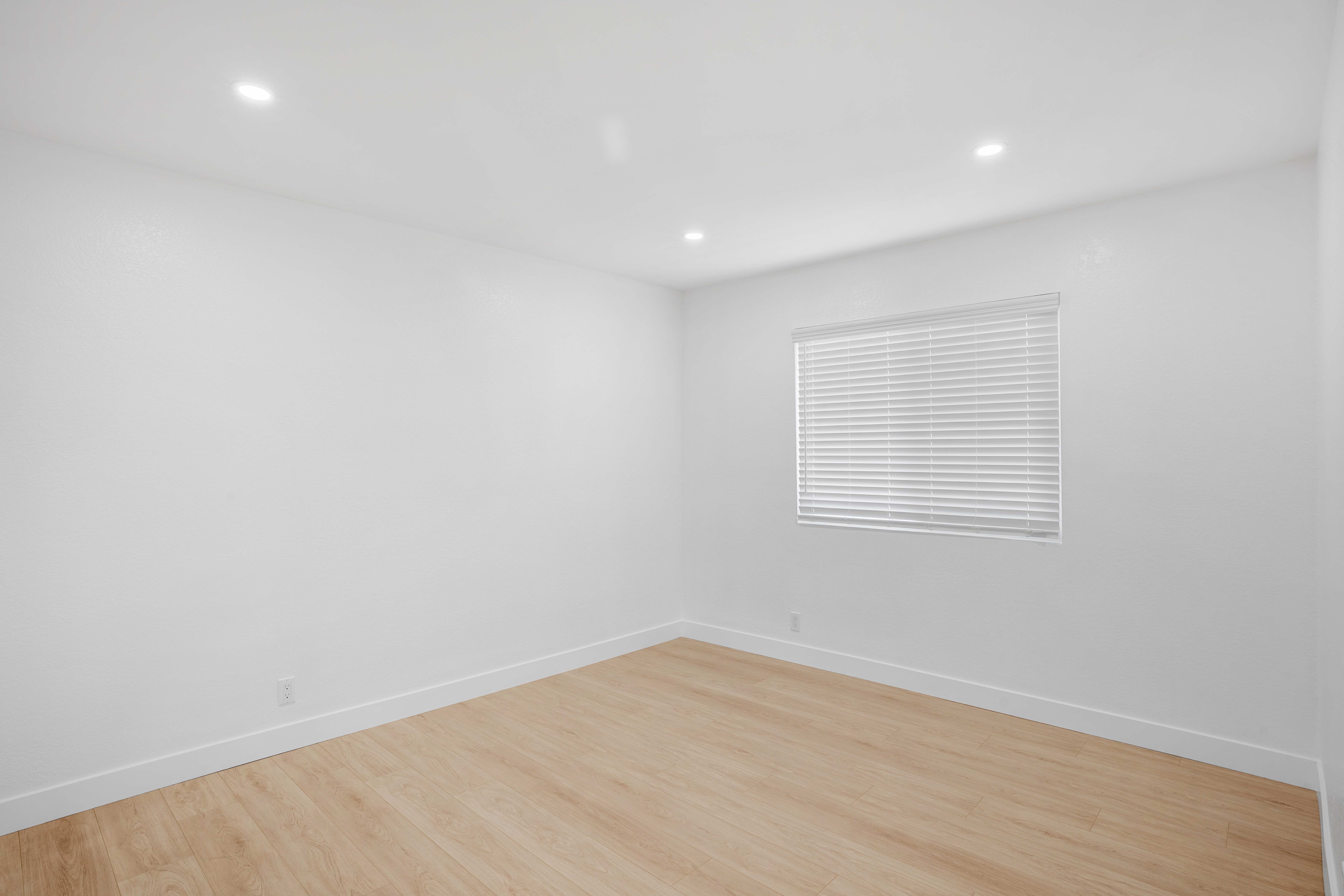 124 S Marengo Ave. #03