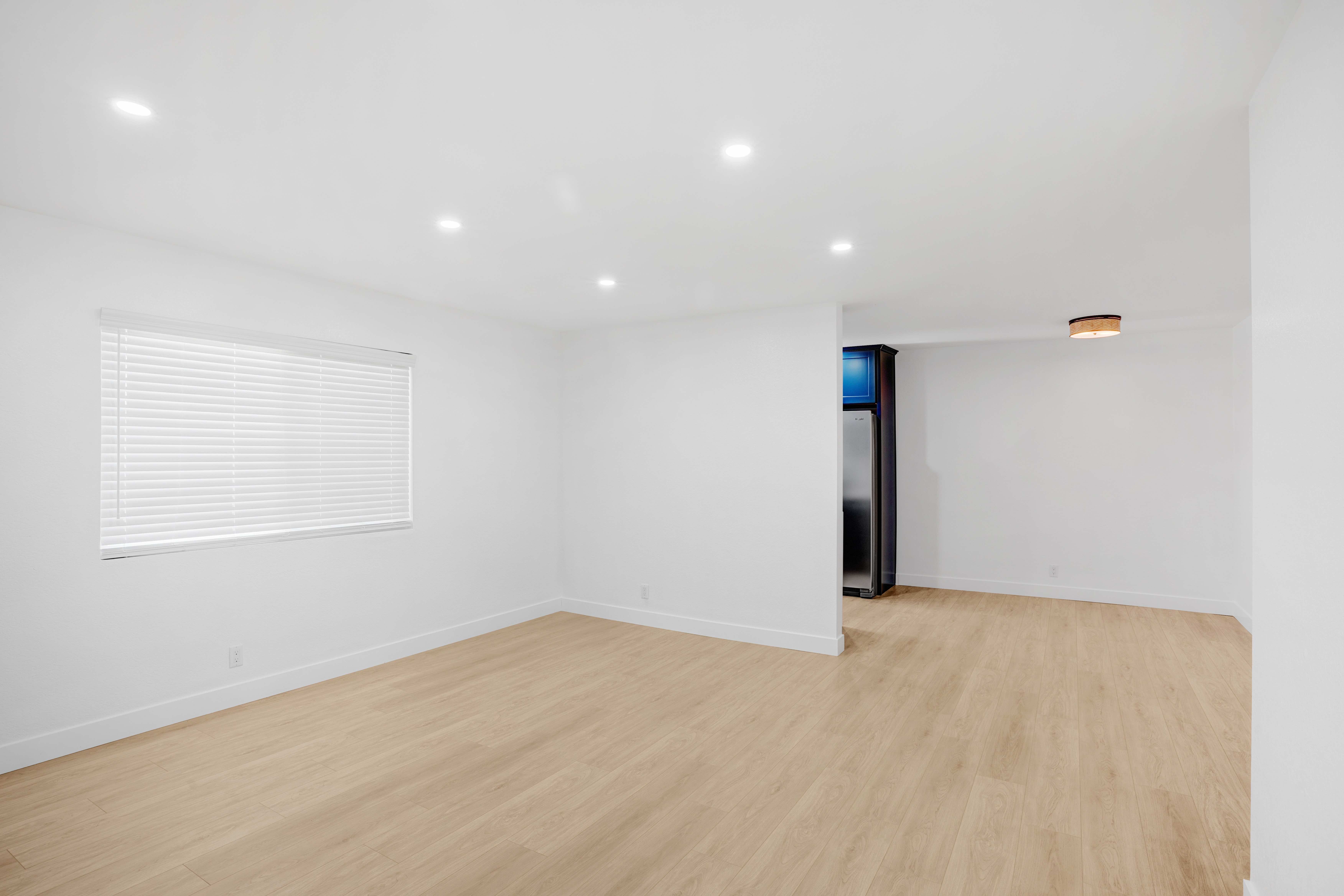 124 S Marengo Ave. #03