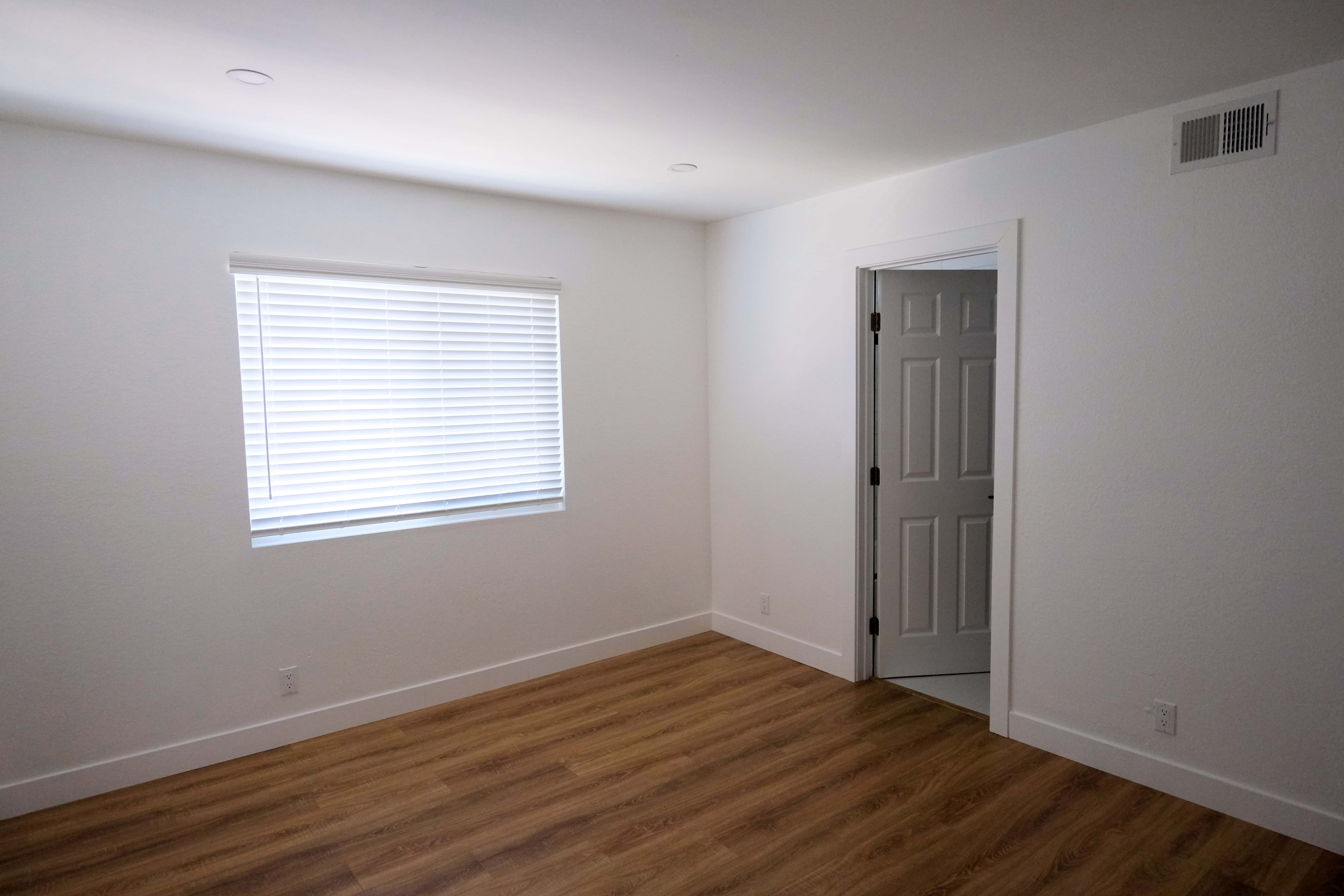 124 S Marengo Ave. #10