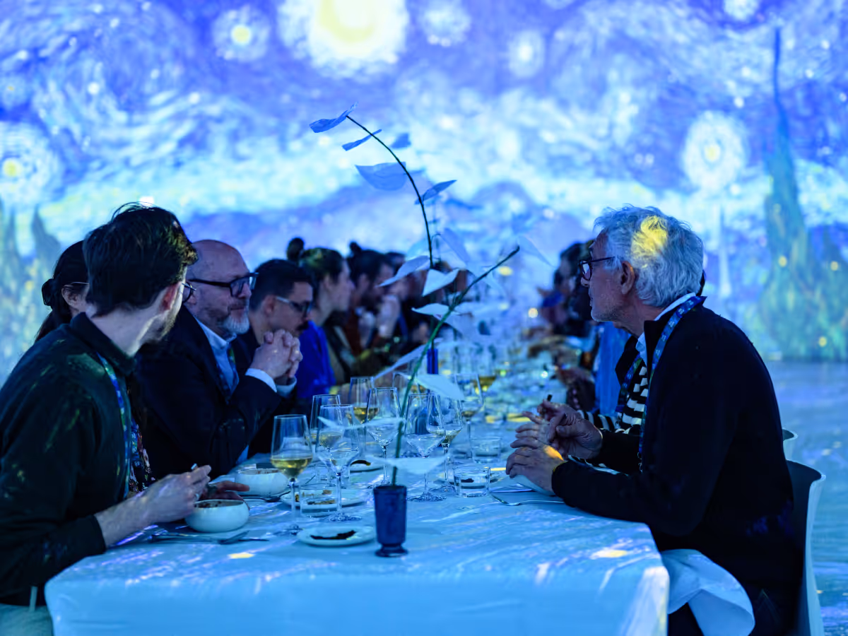 Tablée dans l'exposition immersive van gogh