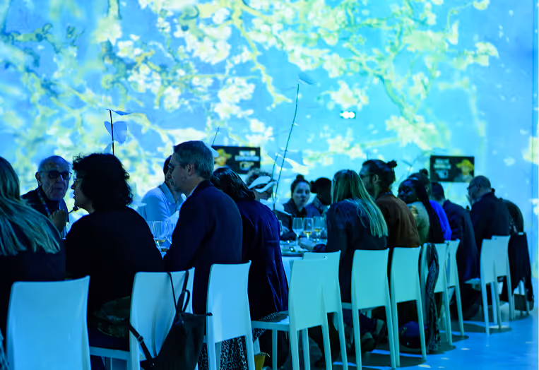 Tablée dans l'exposition immersive van gogh
