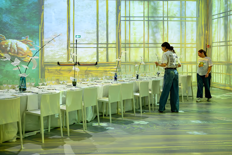 Tablée dans l'exposition immersive van gogh