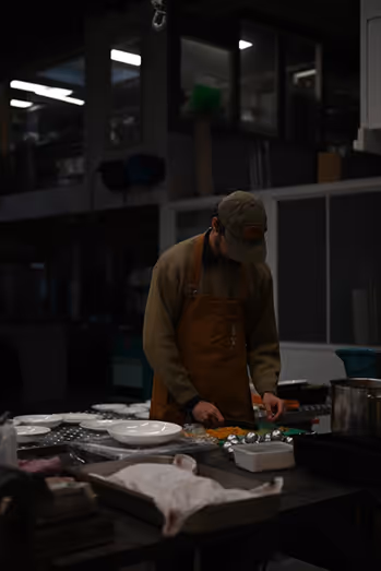 homme en cuisine