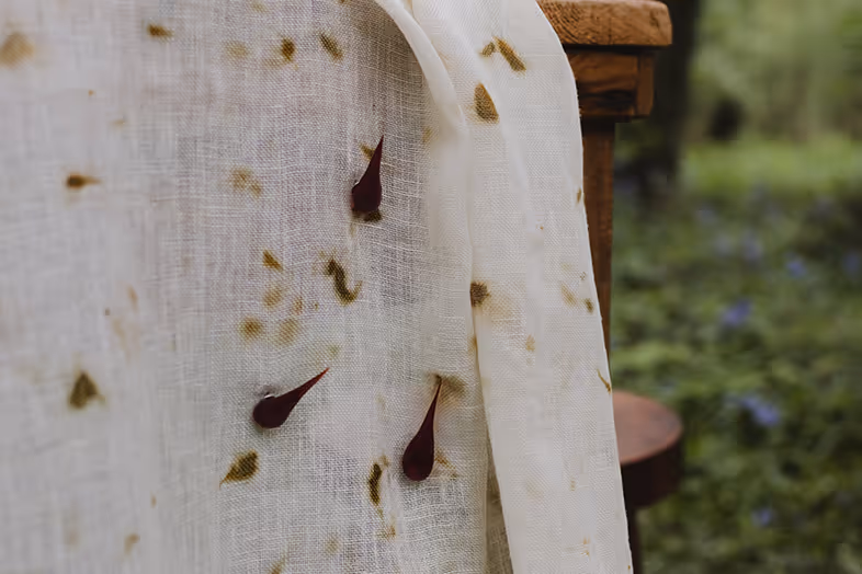 nappe teinture végétale en forme de gouttes