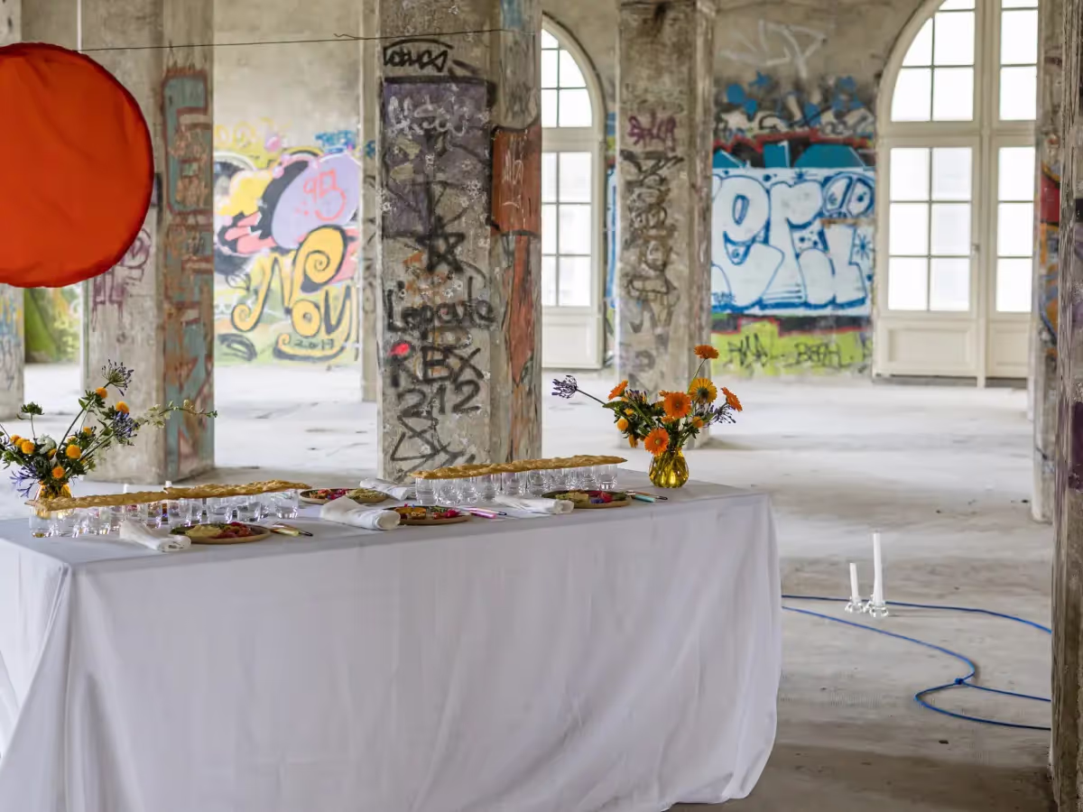 Table dans un Urbex