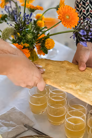 Table de cocktail dans un lieu d'Urbex