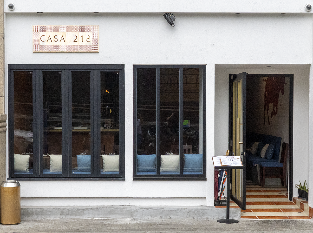 Casa 218 facade image from the street