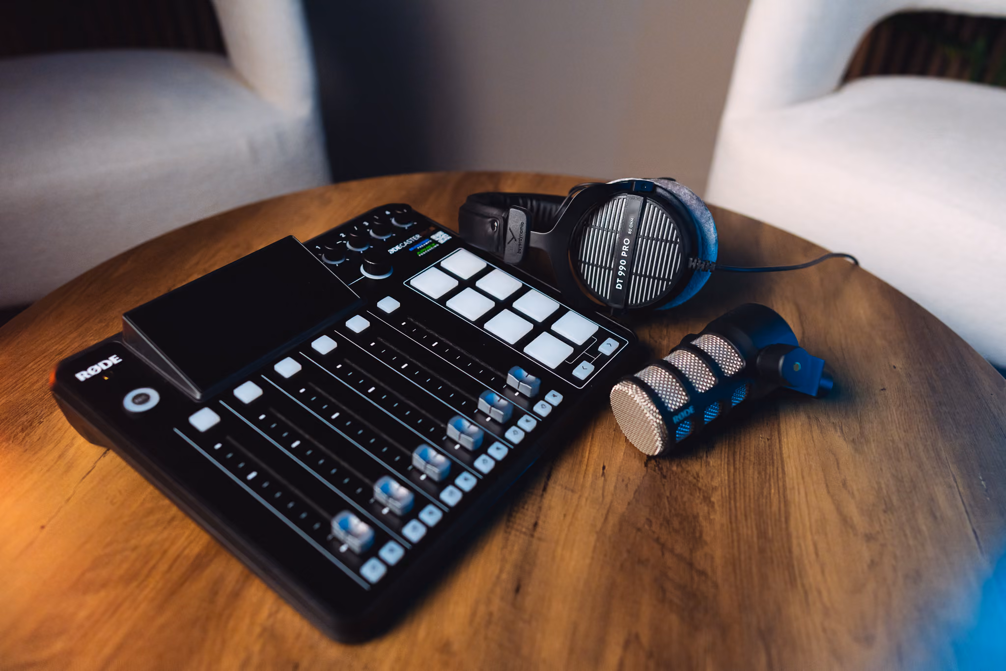Setup de podcast avec micros Shure au studio Azurpod à Toulon
