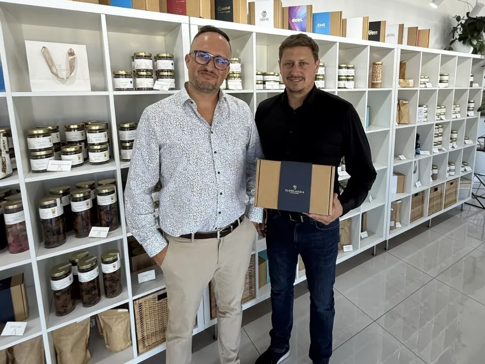 SLOWLANDIA sa zapojila do veľkého Upterdam finančného prieskumu e-shopov a obohatila ho o pár miliónov